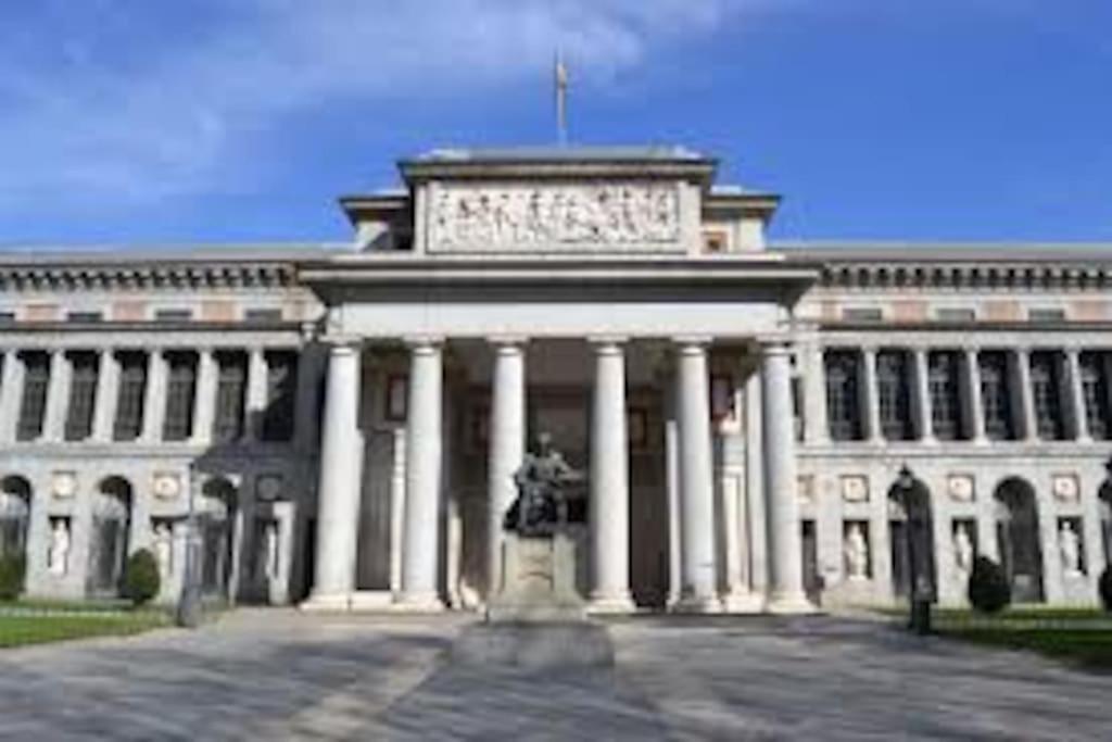 En El Corazon De Madrid, Museos Apartment Exterior photo
